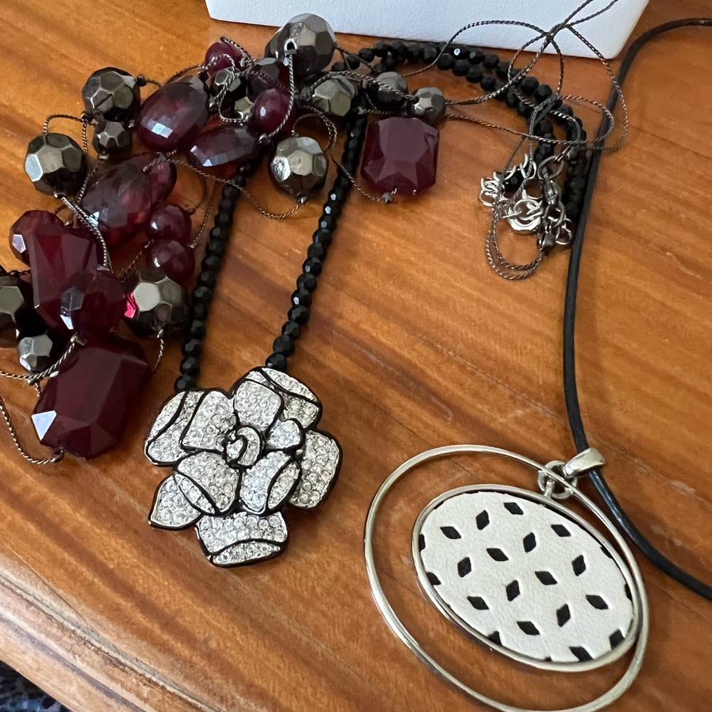 Lot Of Costume Jewelry- Earrings And Necklaces- 15 Pieces, Premier Designs Incl. - Picture 9 of 9
